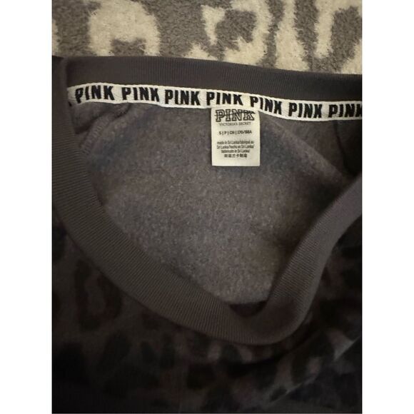 VS pink grey leopard knit sweatsuit set tracksuit- joggers & crewneck small - Picture 11 of 12